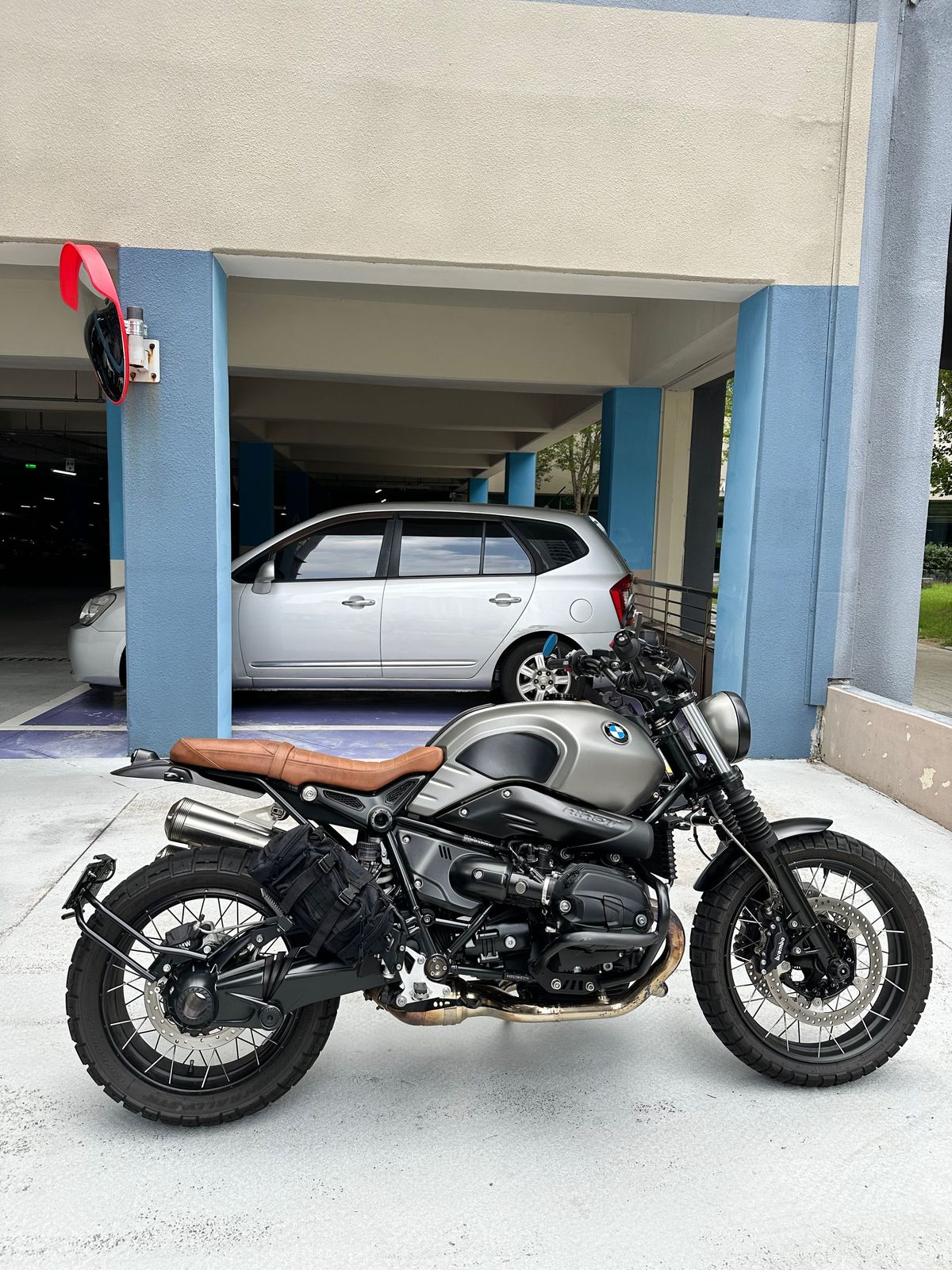 BMW R nine T 스크램블러 main