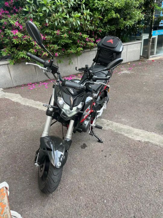 베넬리 TNT 125 main