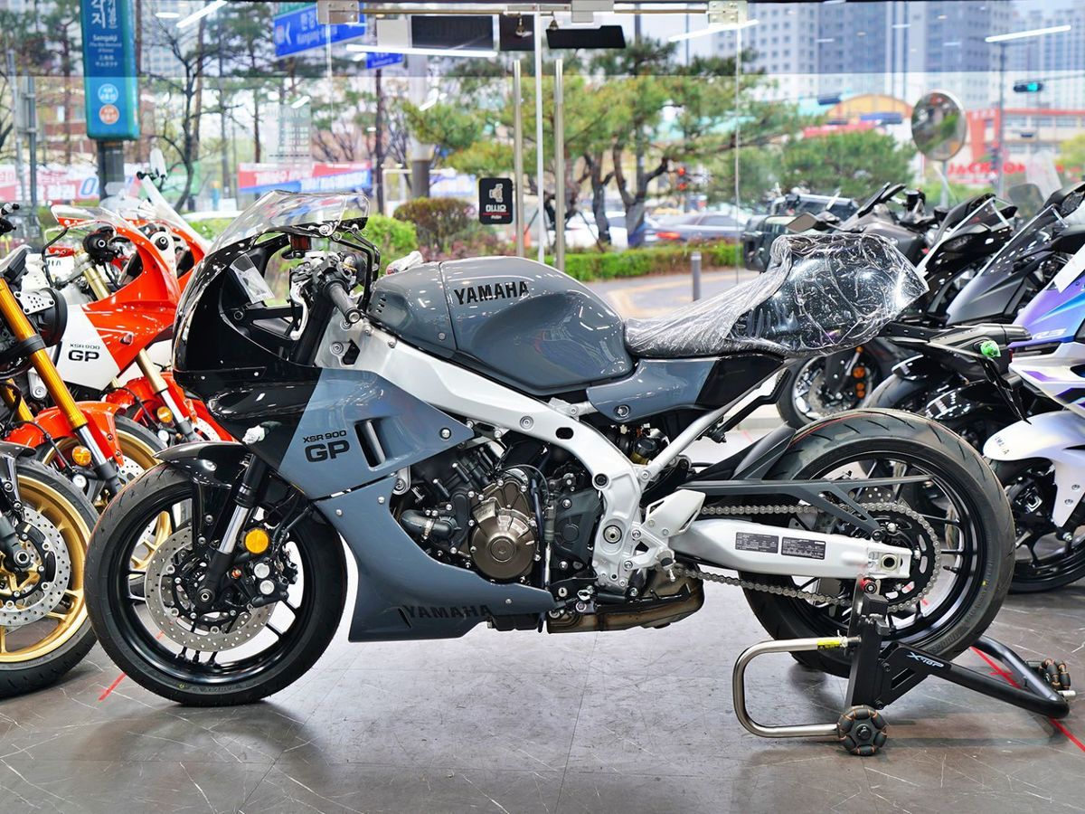 야마하 XSR 900 GP 28