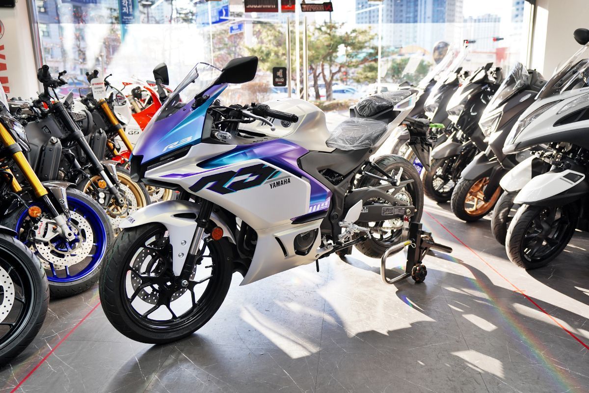 야마하 YZF R3 thumb 2