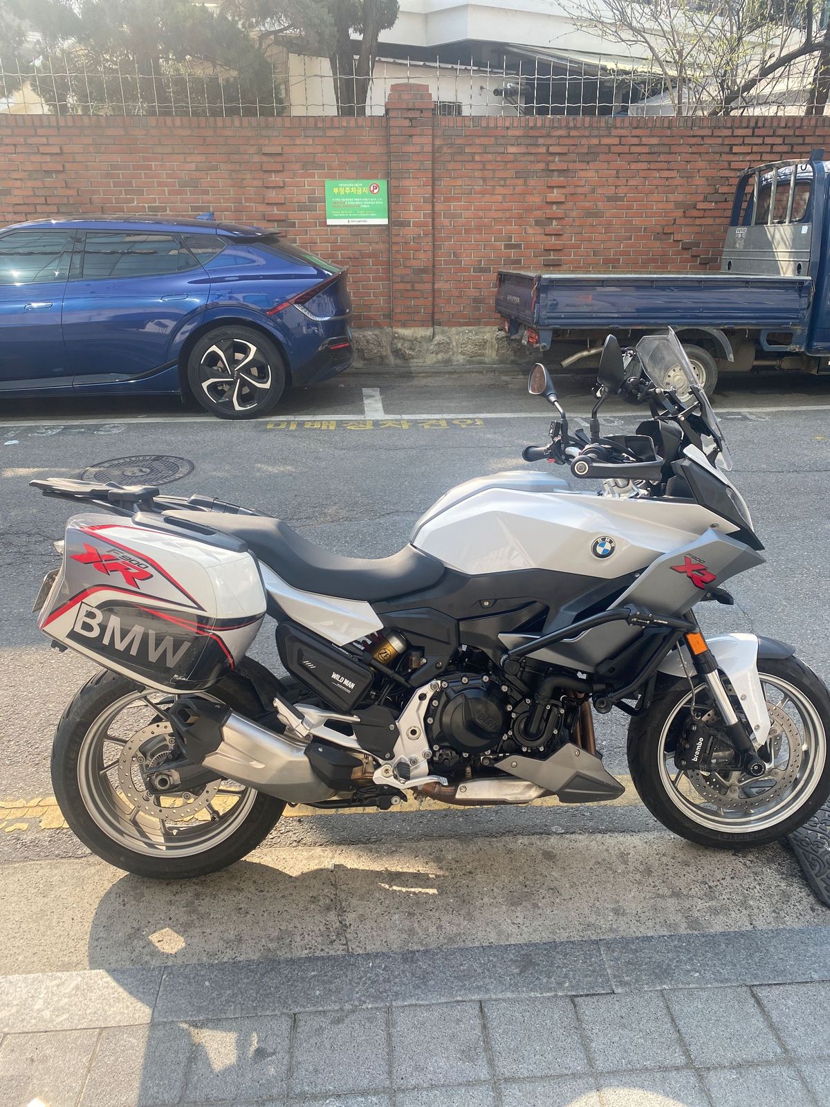 BMW F 900 XR main