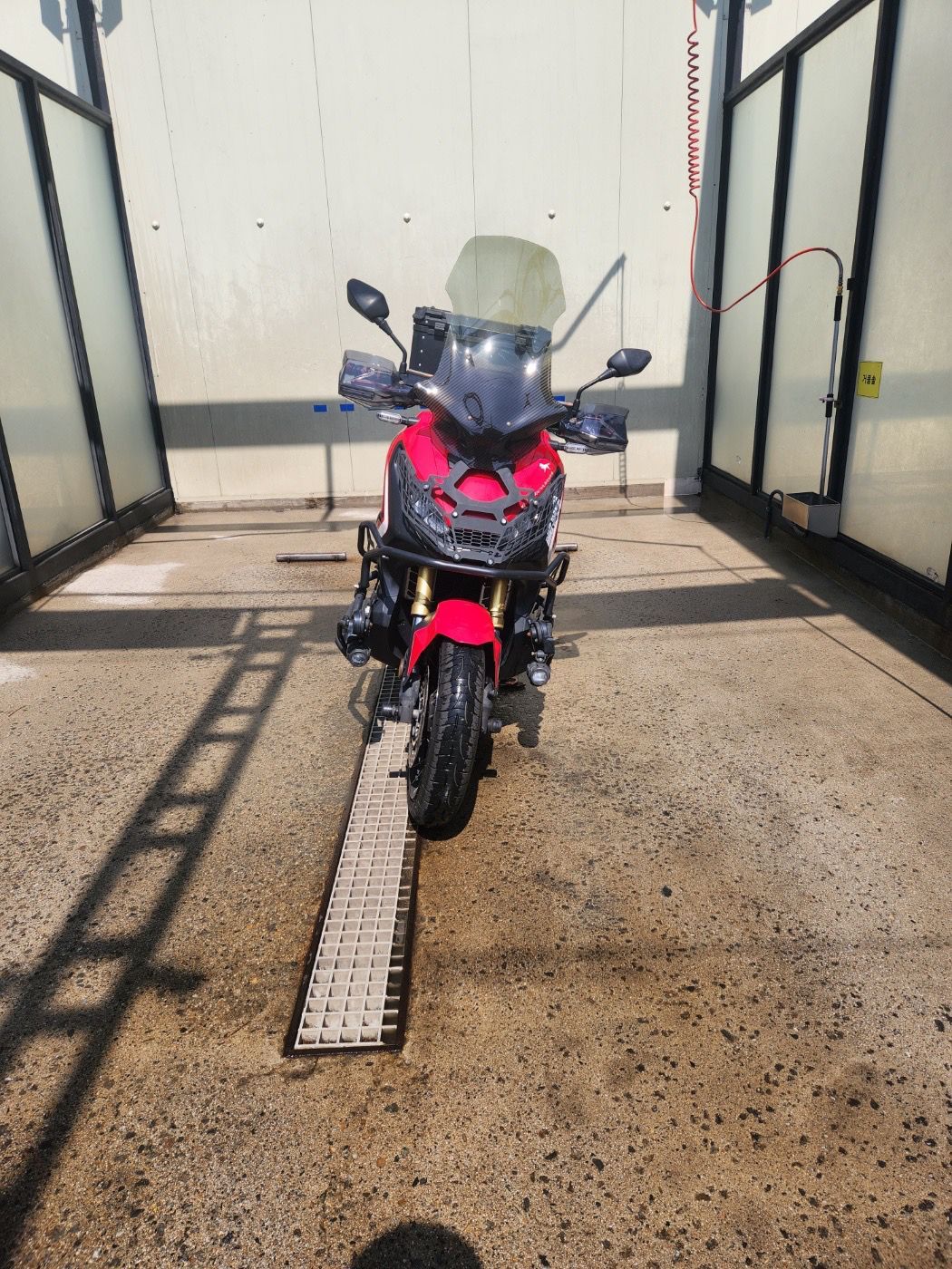 혼다 ADV 350 more