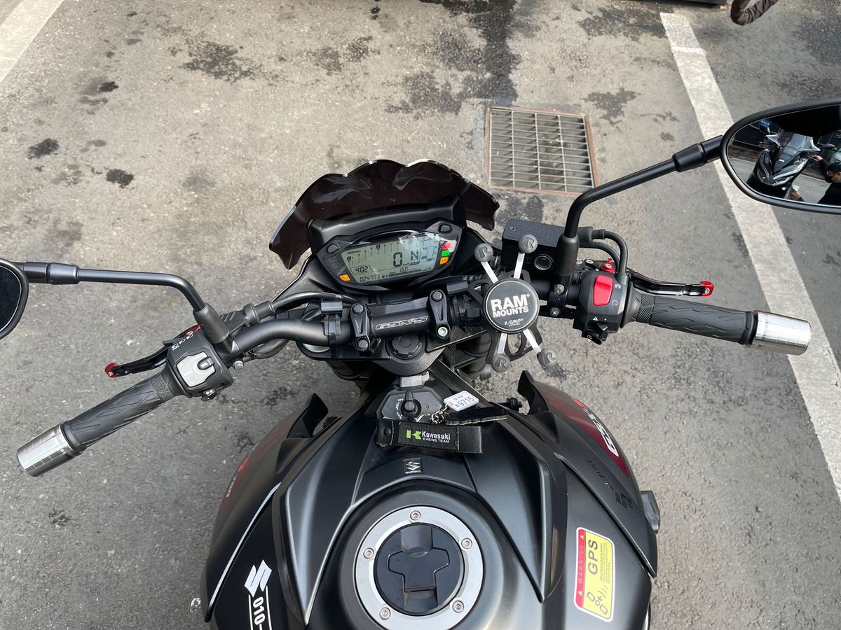 스즈키 GSX S 750 more