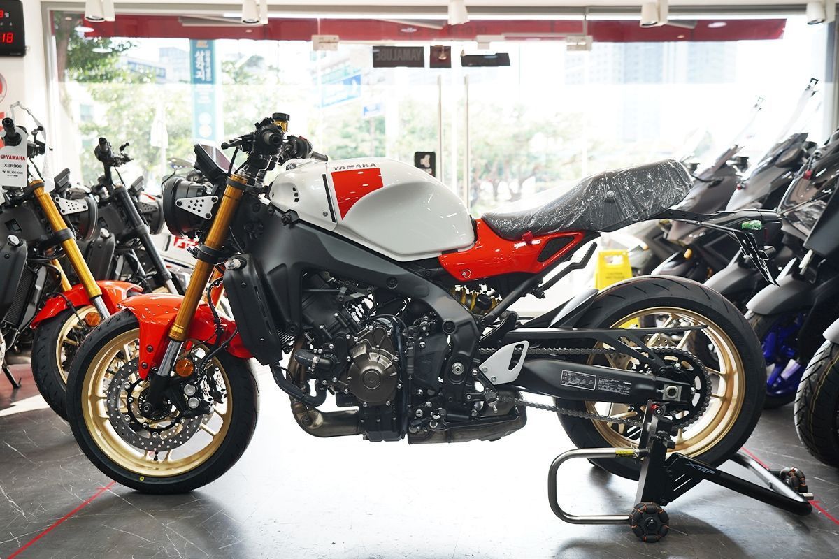 야마하 XSR 900 more
