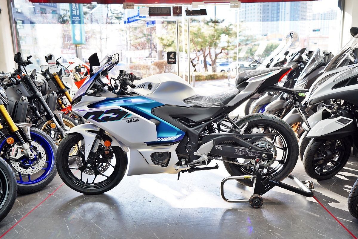 야마하 YZF R3 more