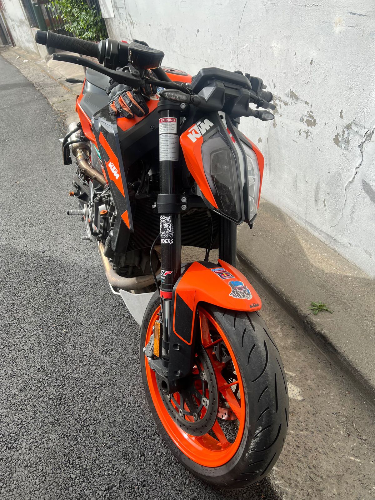 KTM 890 듀크 GP more