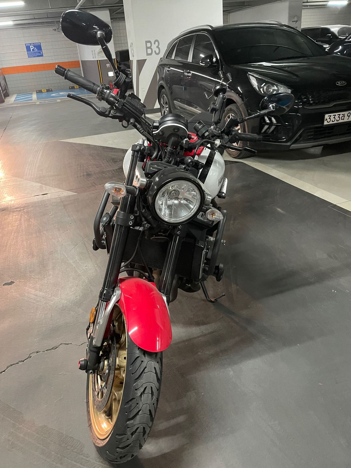 야마하 XSR 900 more