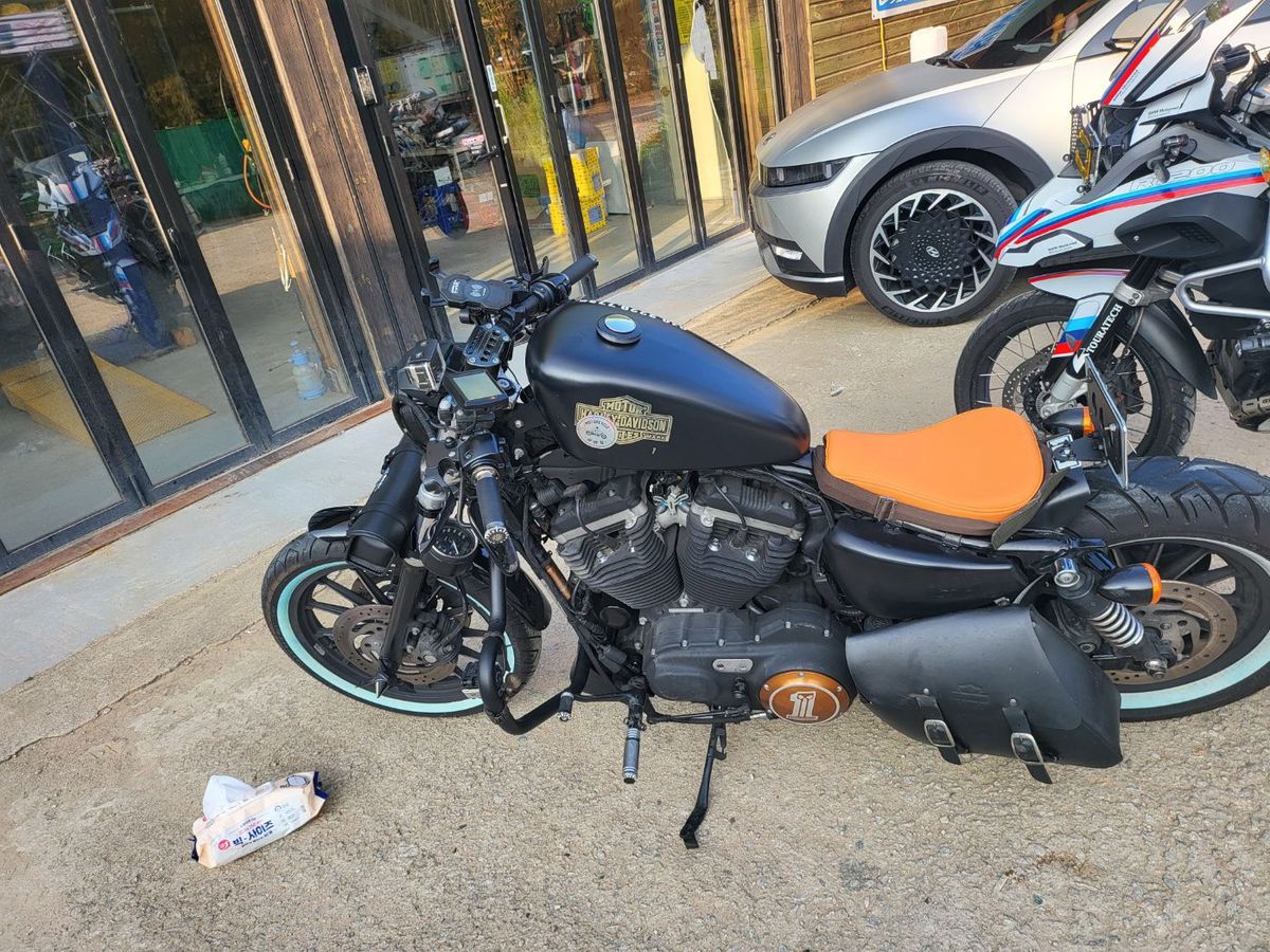 할리데이비슨 883 R 8