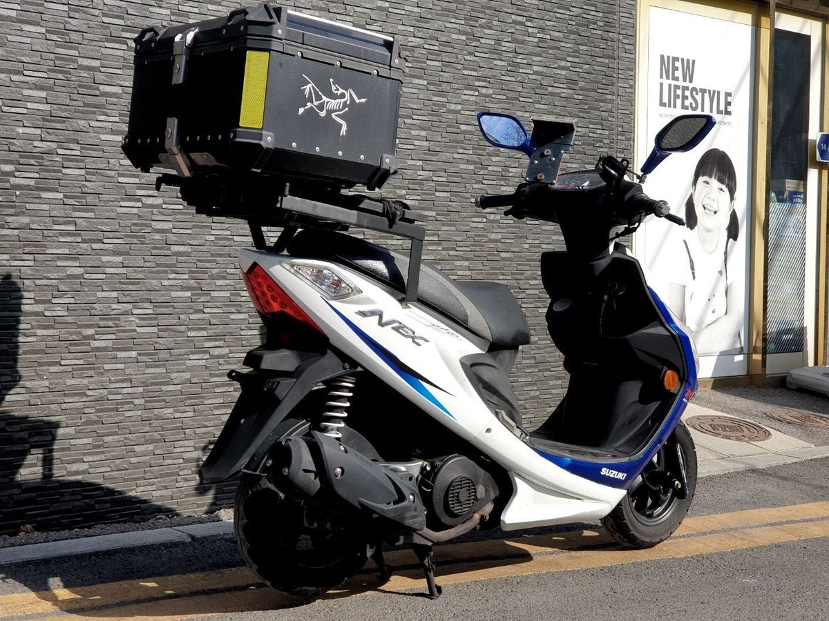 스즈키 GSR 125 NEX 4