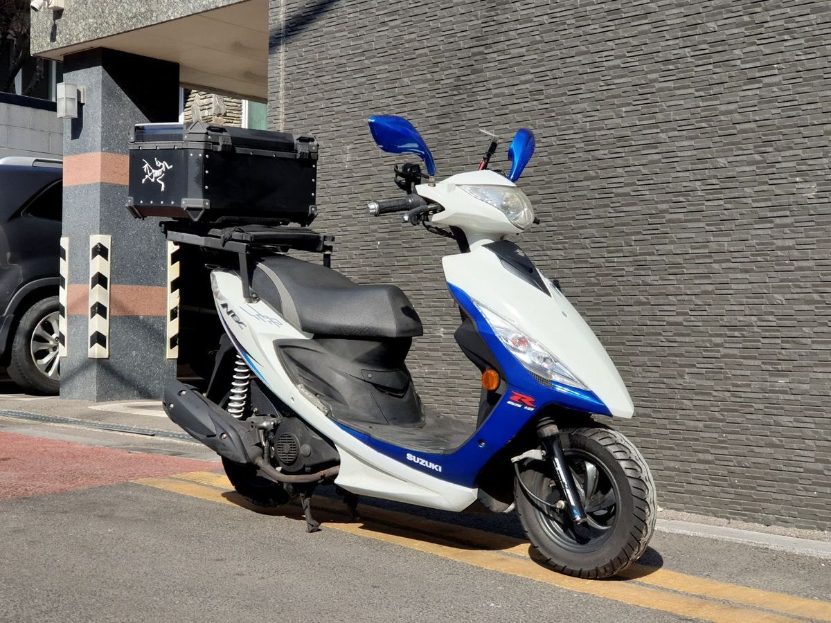 스즈키 GSR 125 NEX 5