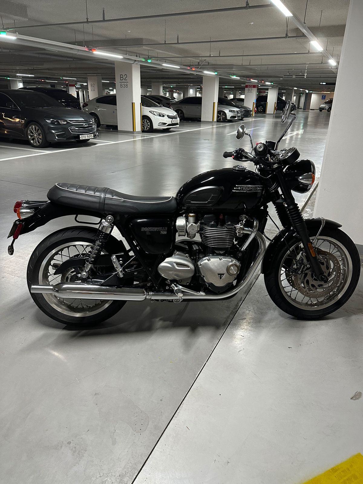 트라이엄프 본네빌 T120 main