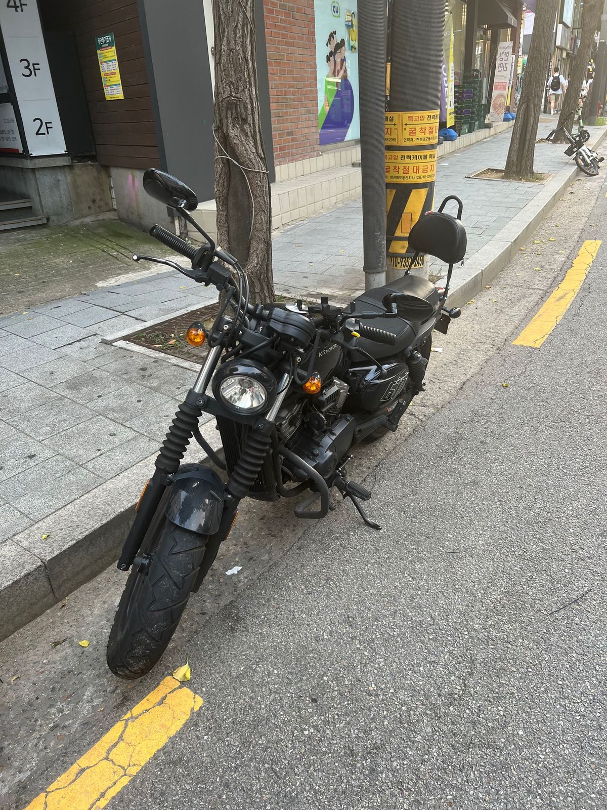 KR모터스 아퀼라 125 more