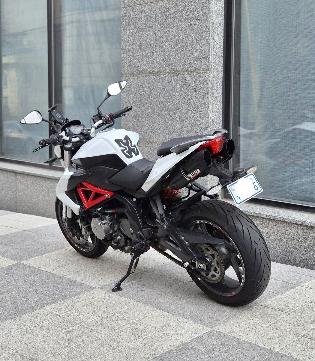 베넬리 TNT 600 I 6