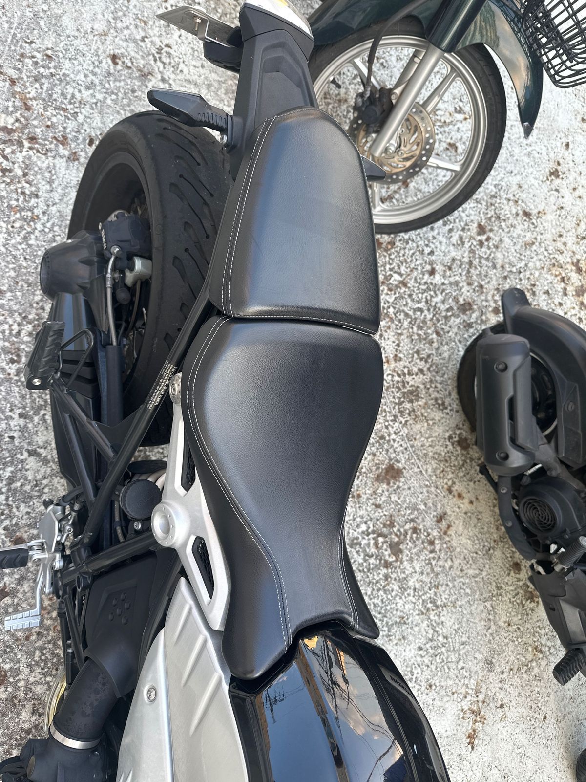BMW R nine T  8