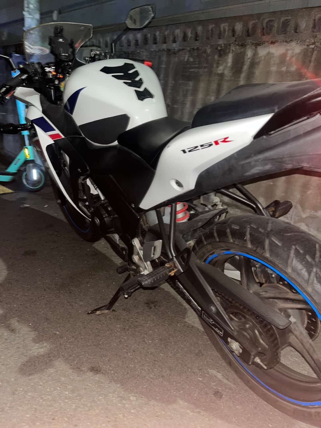 혼다 CBR 125 R thumb 2
