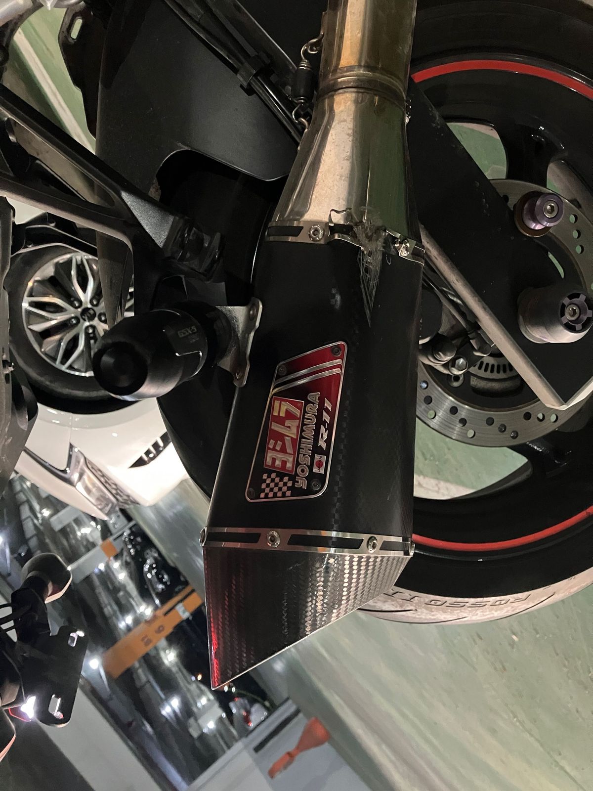 스즈키 GSR 750 A 10
