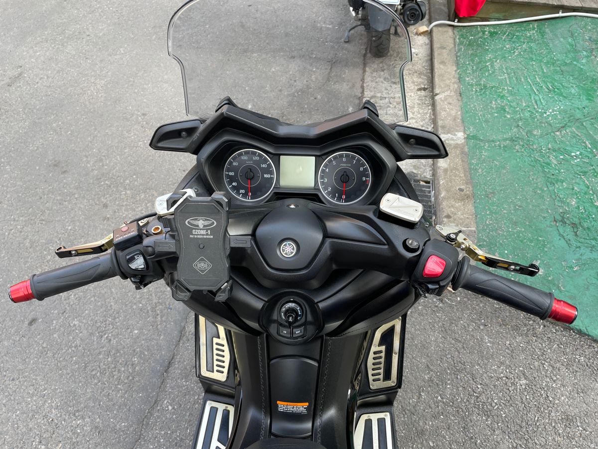 야마하 XMAX 300 ABS 6