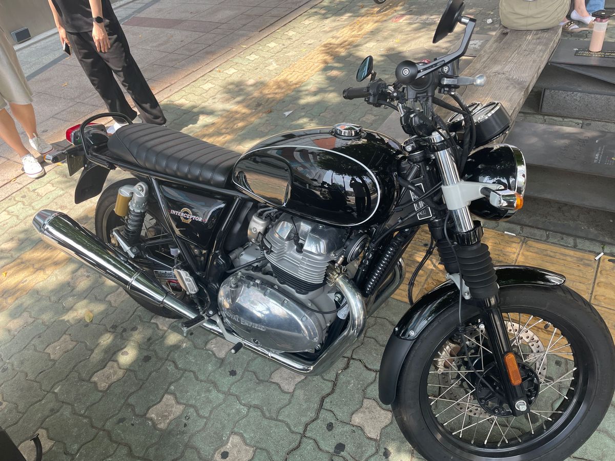 로얄엔필드 인터셉터 650 main