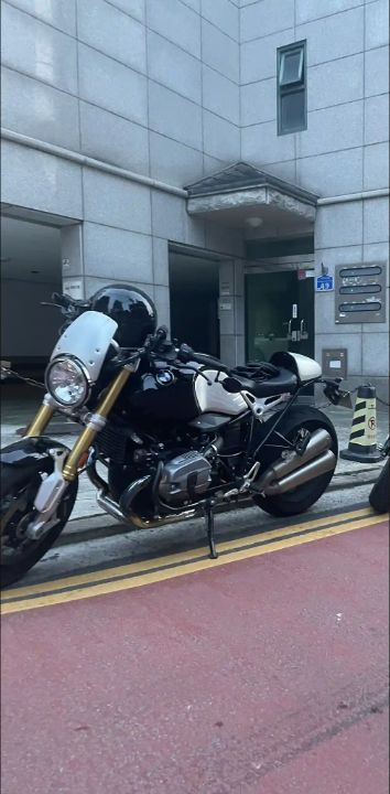 BMW R nine T  main