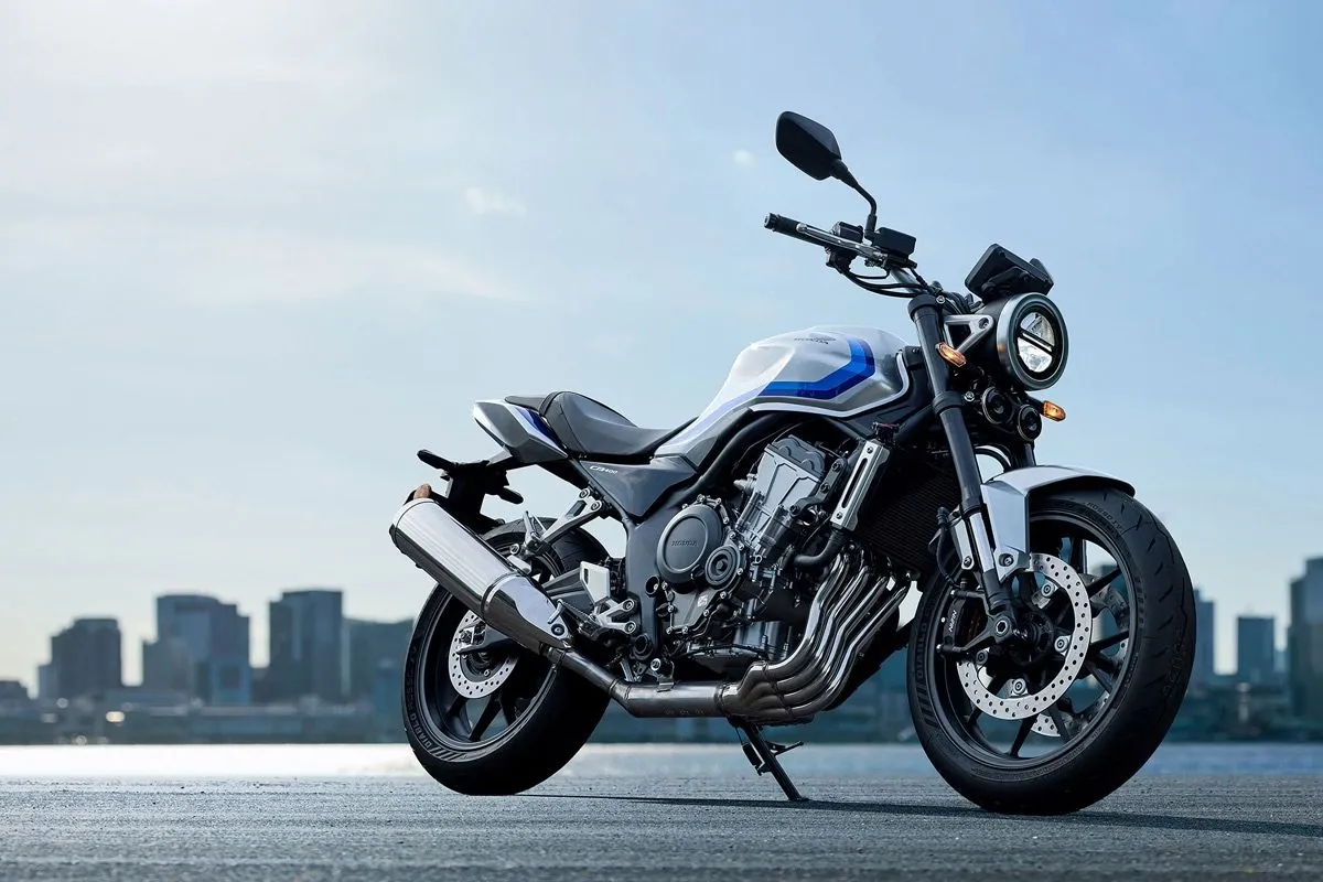 혼다 CB400 슈퍼포 E-Clutch, 출시 반 달 만에 2,700대 수주… 연간 목표 절반 넘겼다 이미지