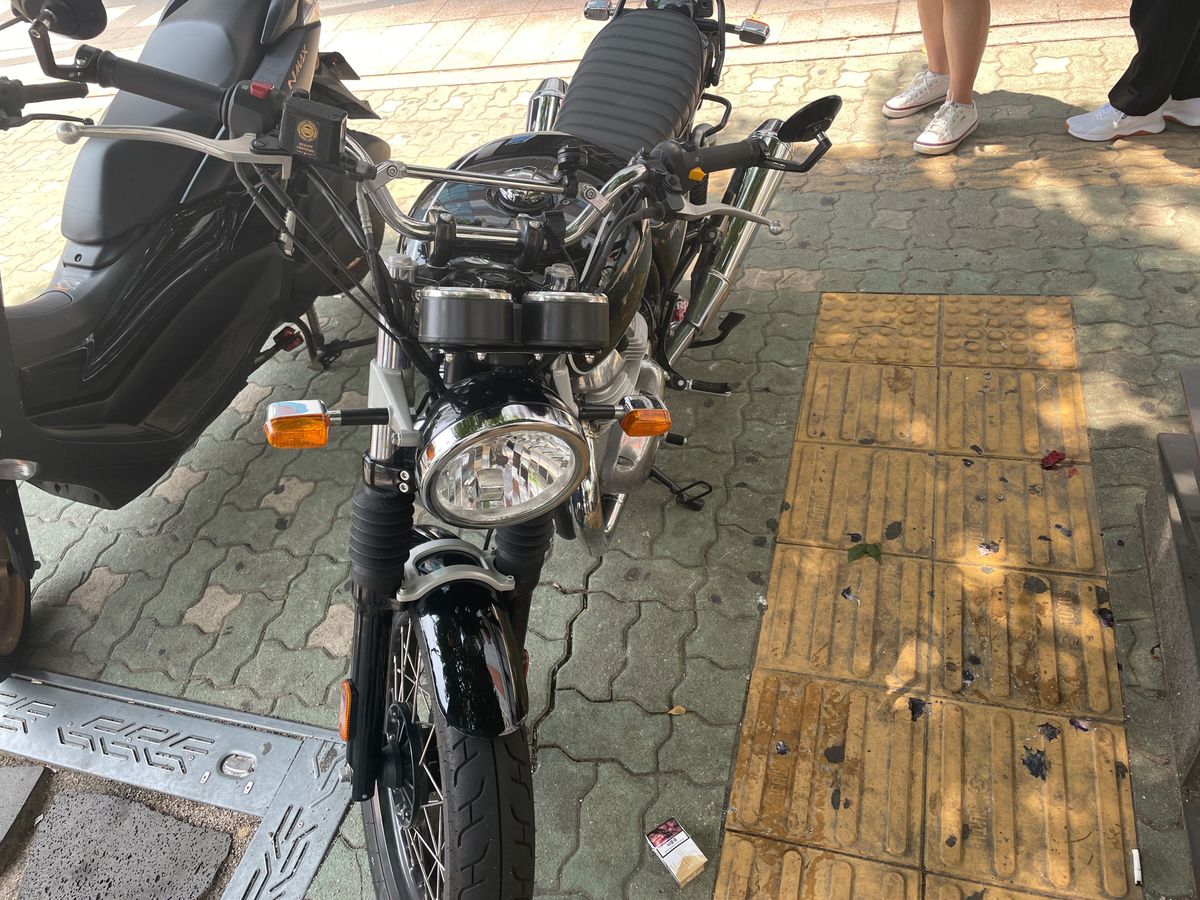 로얄엔필드 인터셉터 650 more