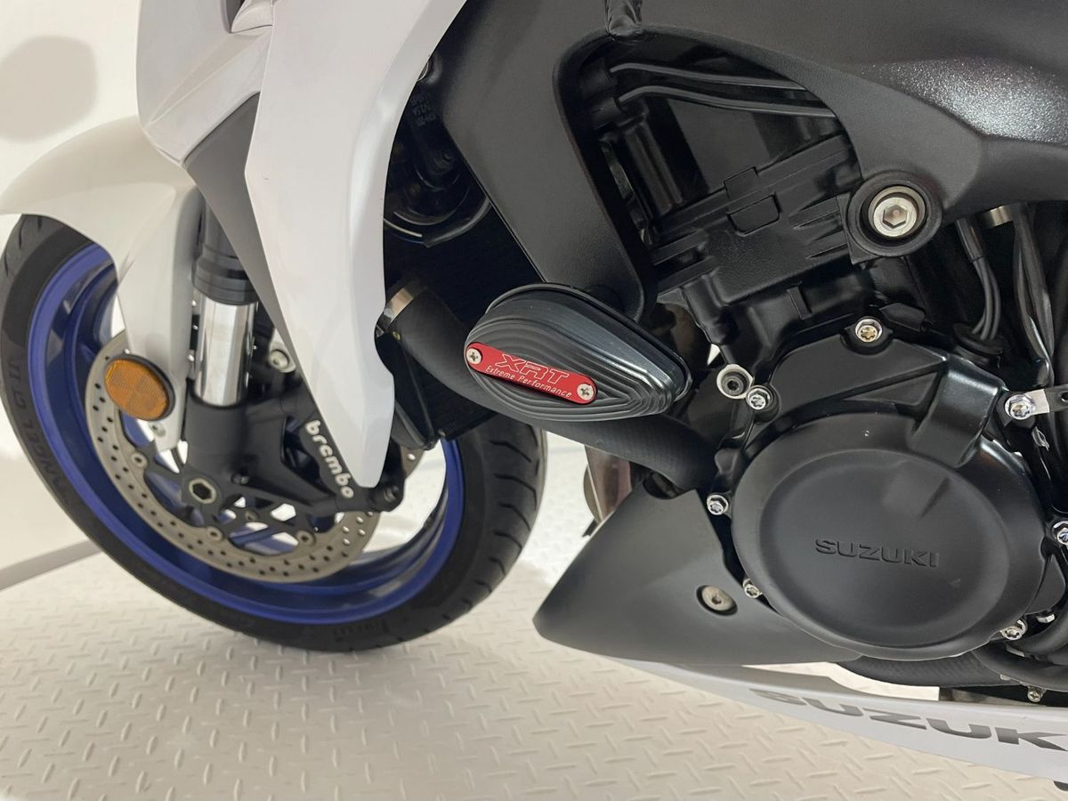 스즈키 GSX S 1000 8