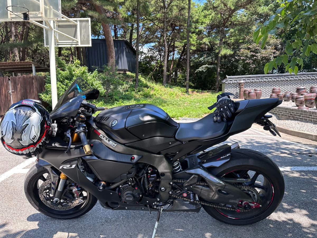 야마하 YZF R1 thumb 2