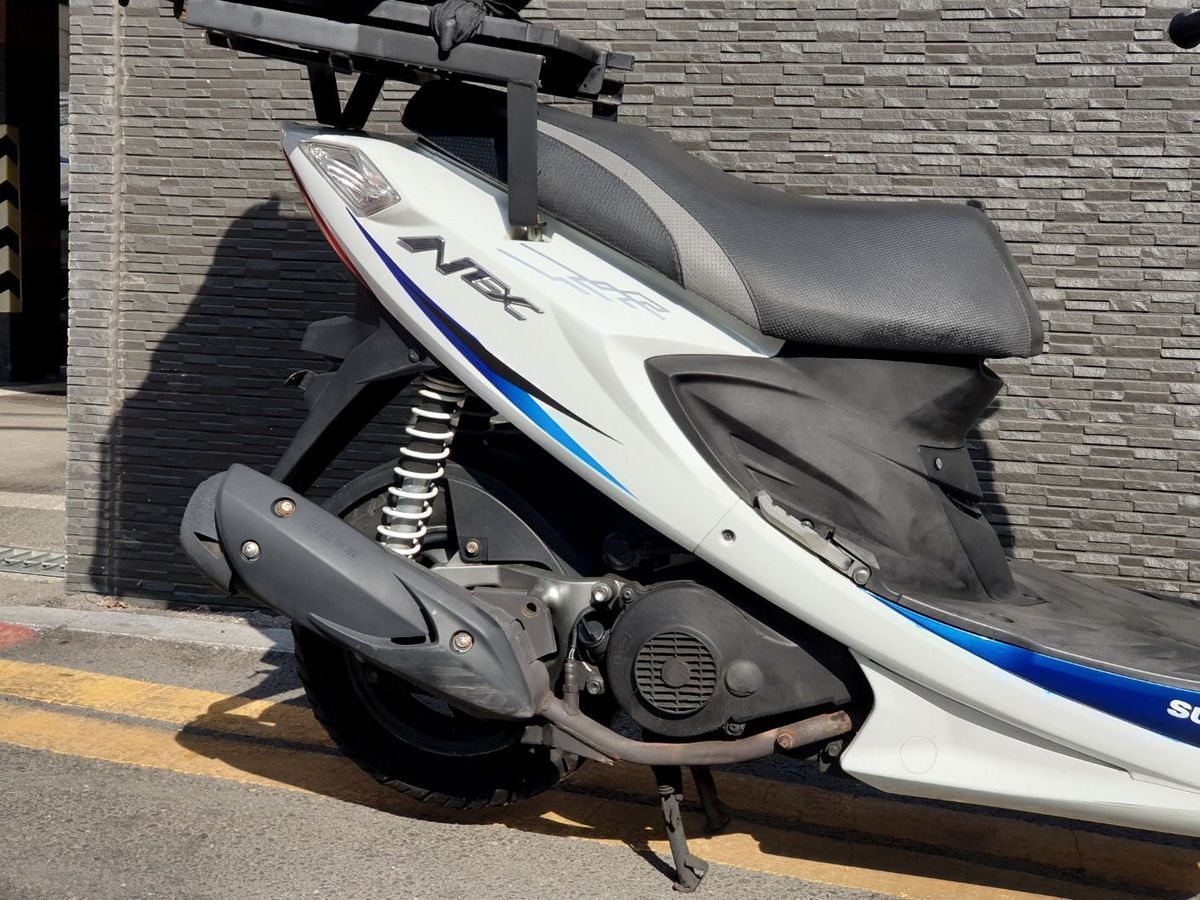 스즈키 GSR 125 NEX 8