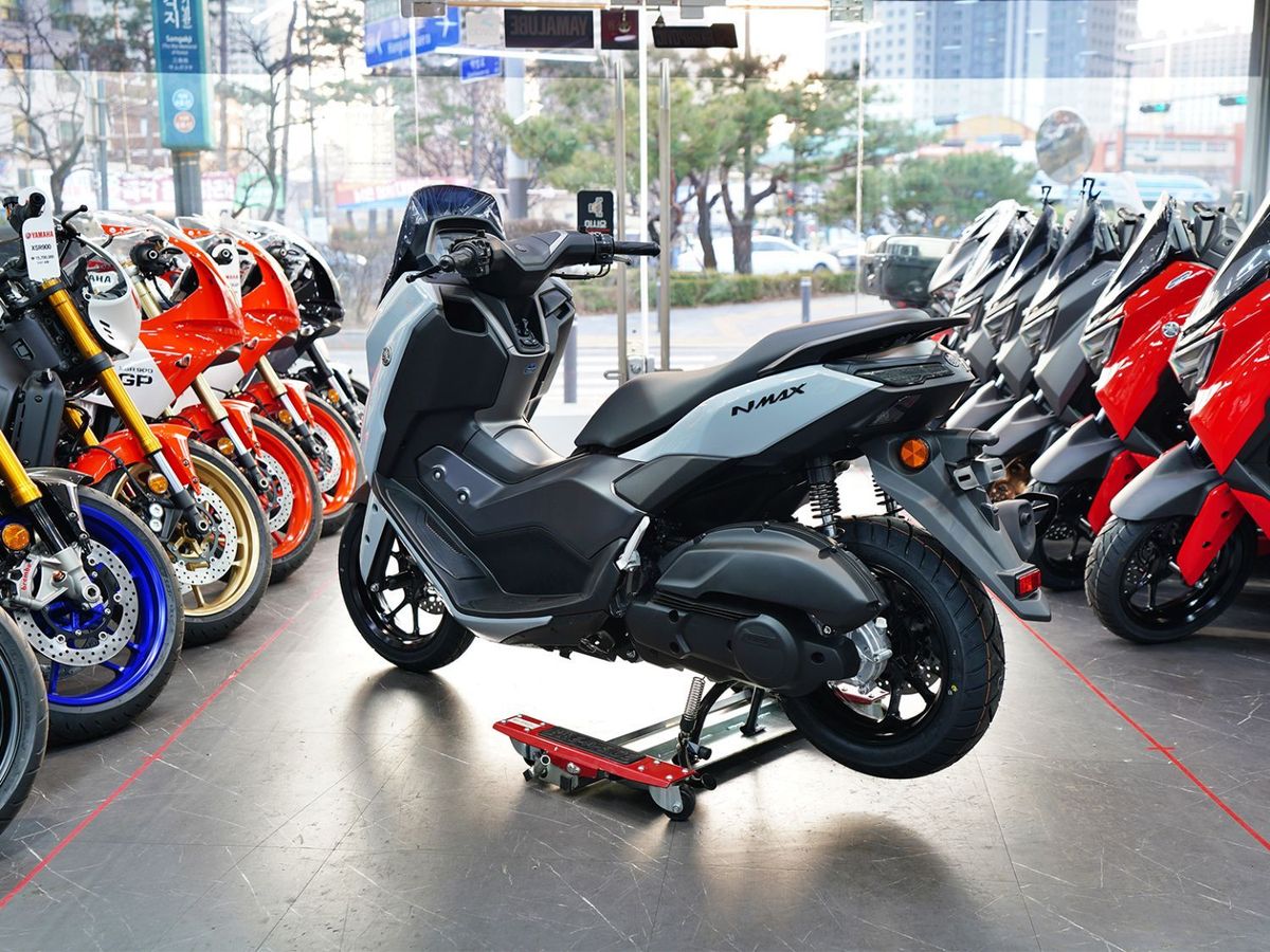 야마하 NMAX 125 more
