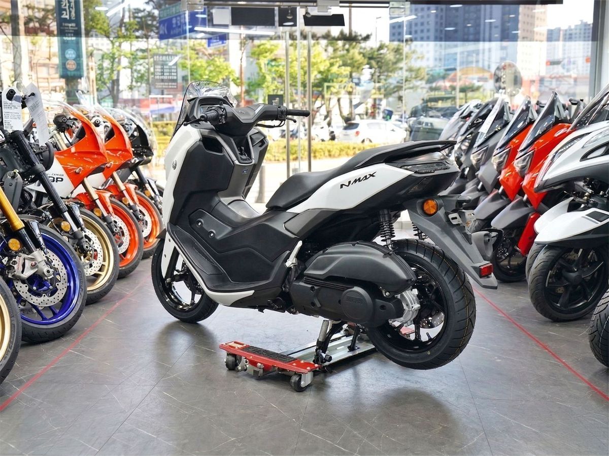 야마하 NMAX 125 11
