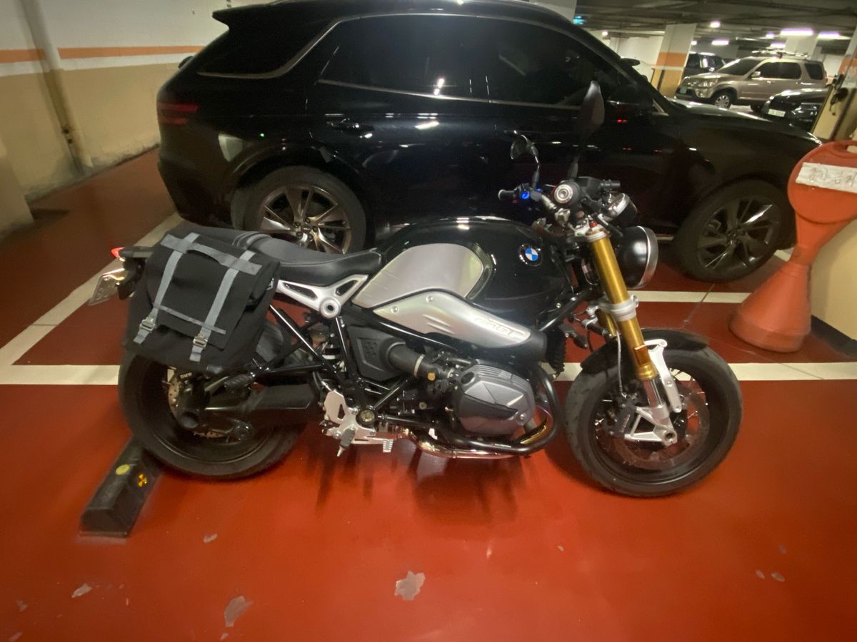 BMW R nine T  thumb 2