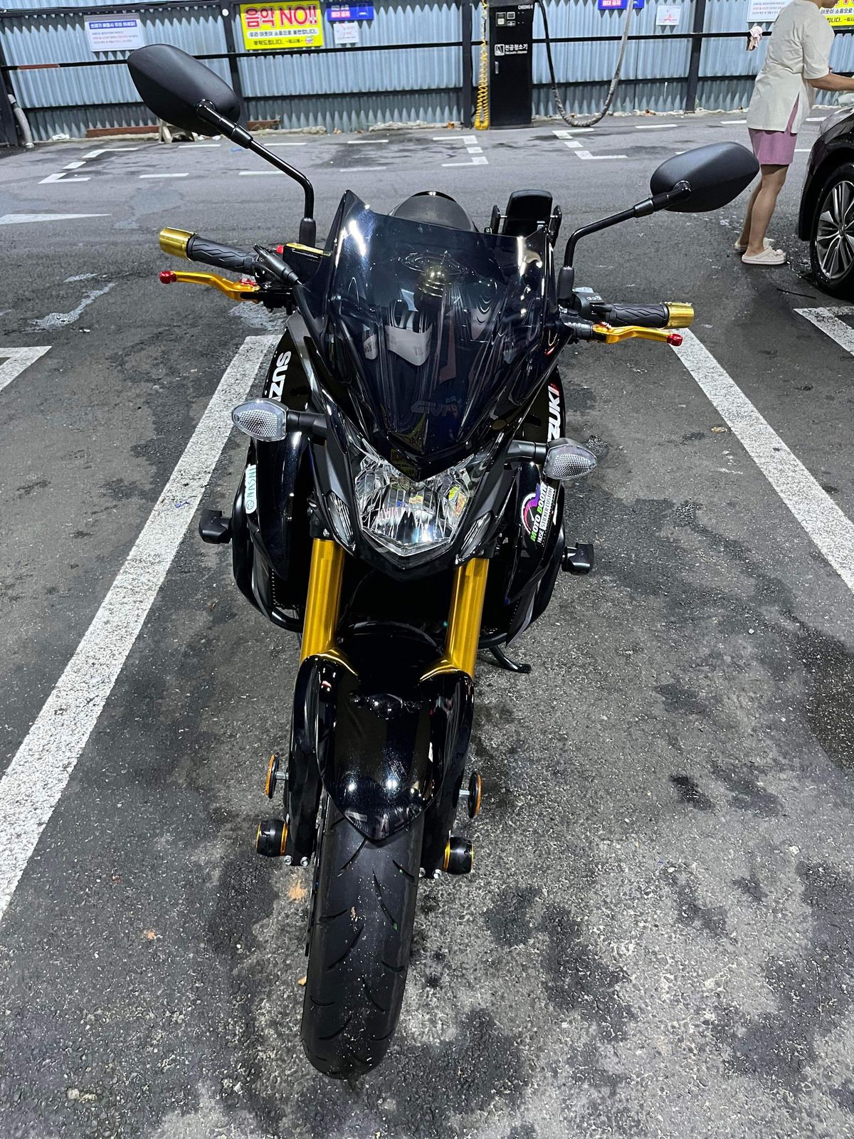 스즈키 GSX S 750 more