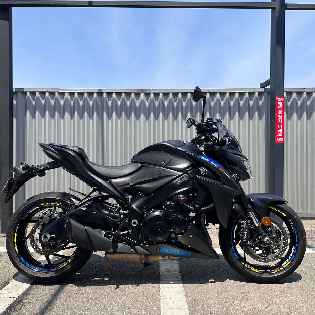 스즈키 GSX S 1000 main
