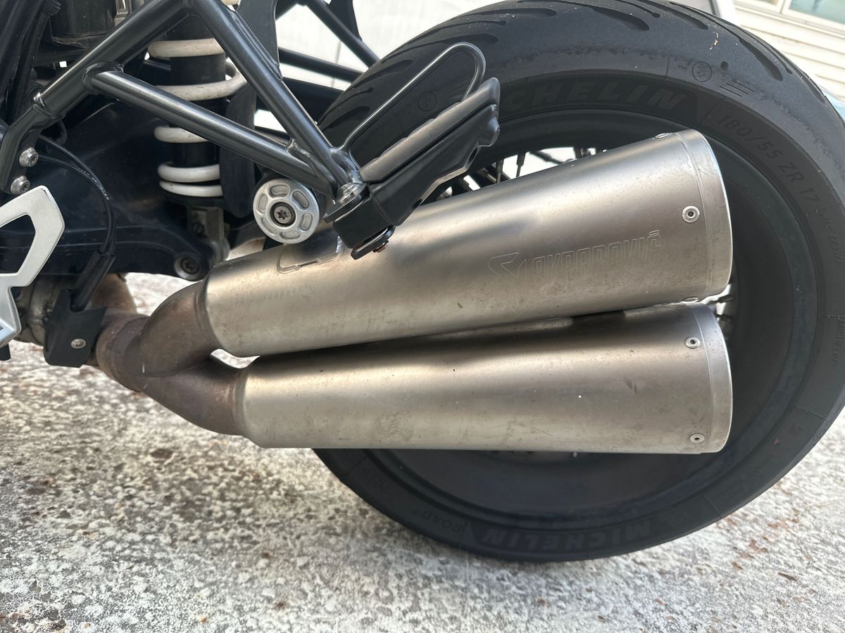 BMW R nine T  10