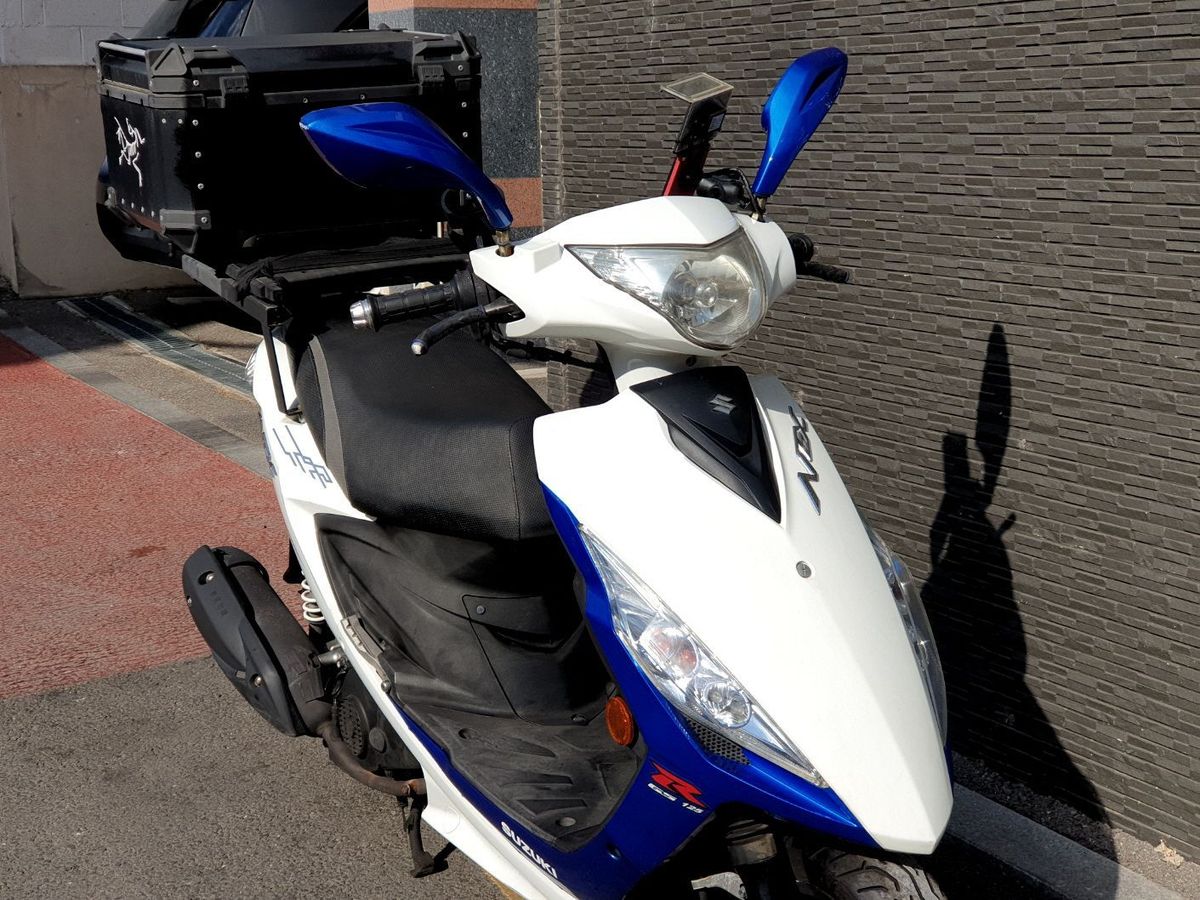 스즈키 GSR 125 NEX 9