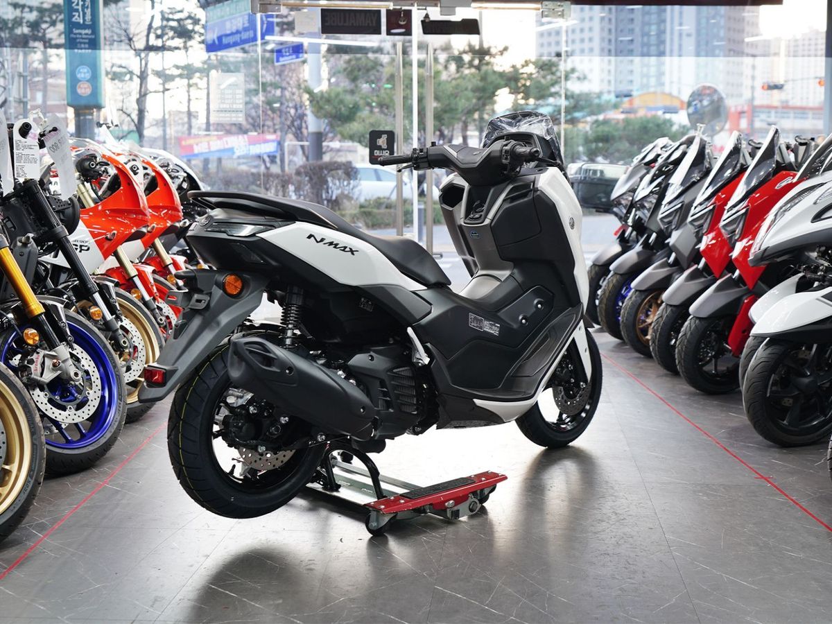 야마하 NMAX 125 12