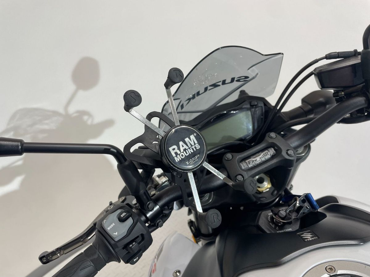 스즈키 GSX S 1000 9