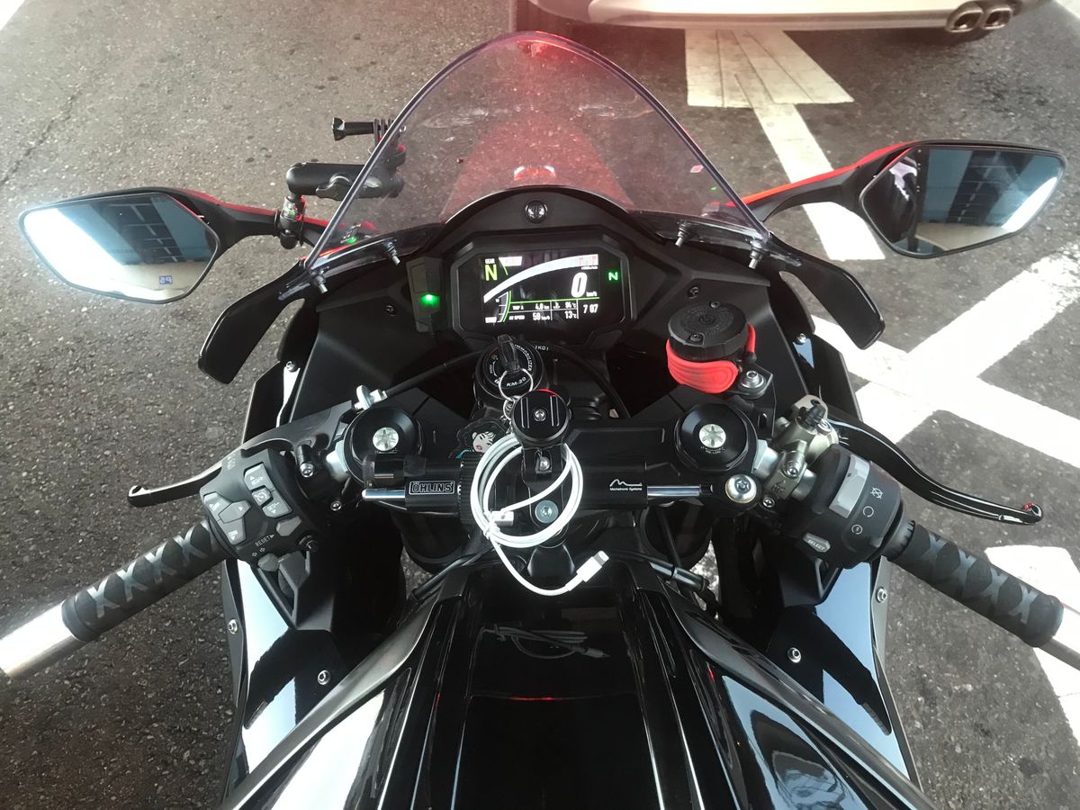 가와사키 닌자 ZX 10 R 4
