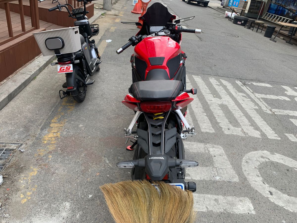 혼다 CBR 650 R MT 4