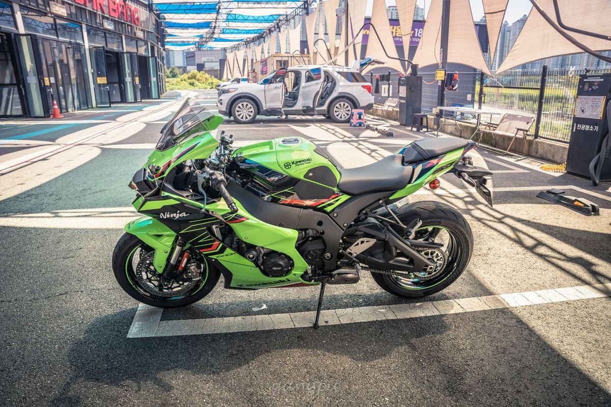 가와사키 닌자 ZX 10 R main