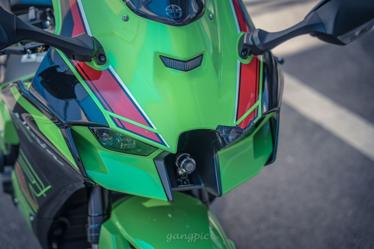 가와사키 닌자 ZX 10 R 6