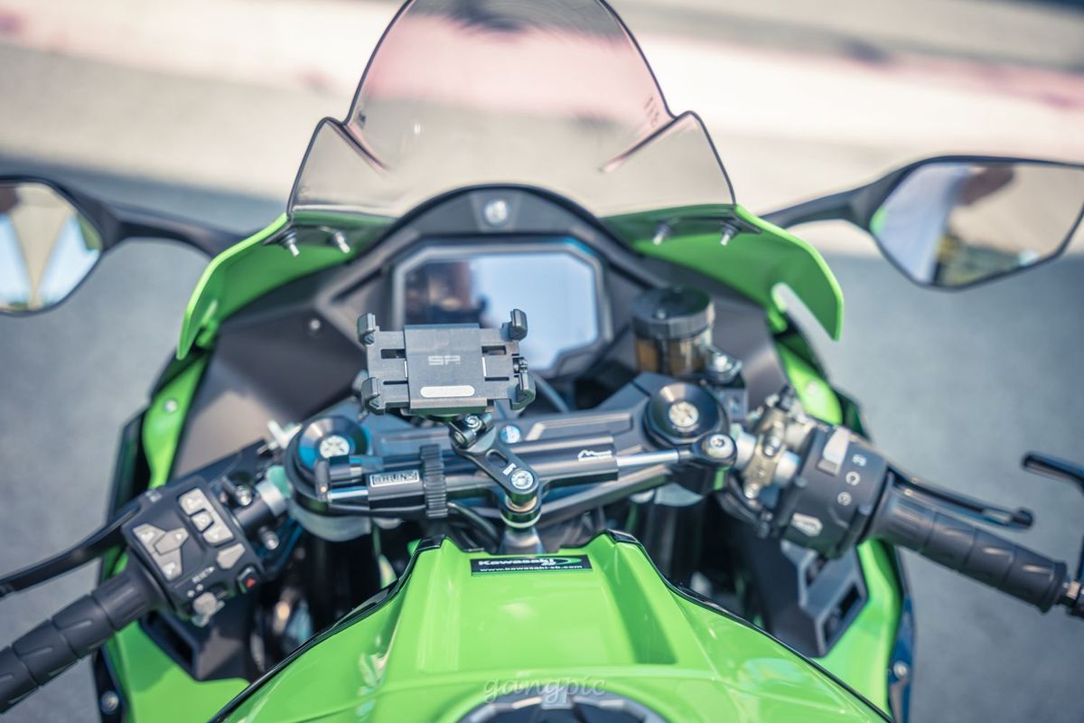 가와사키 닌자 ZX 10 R 8
