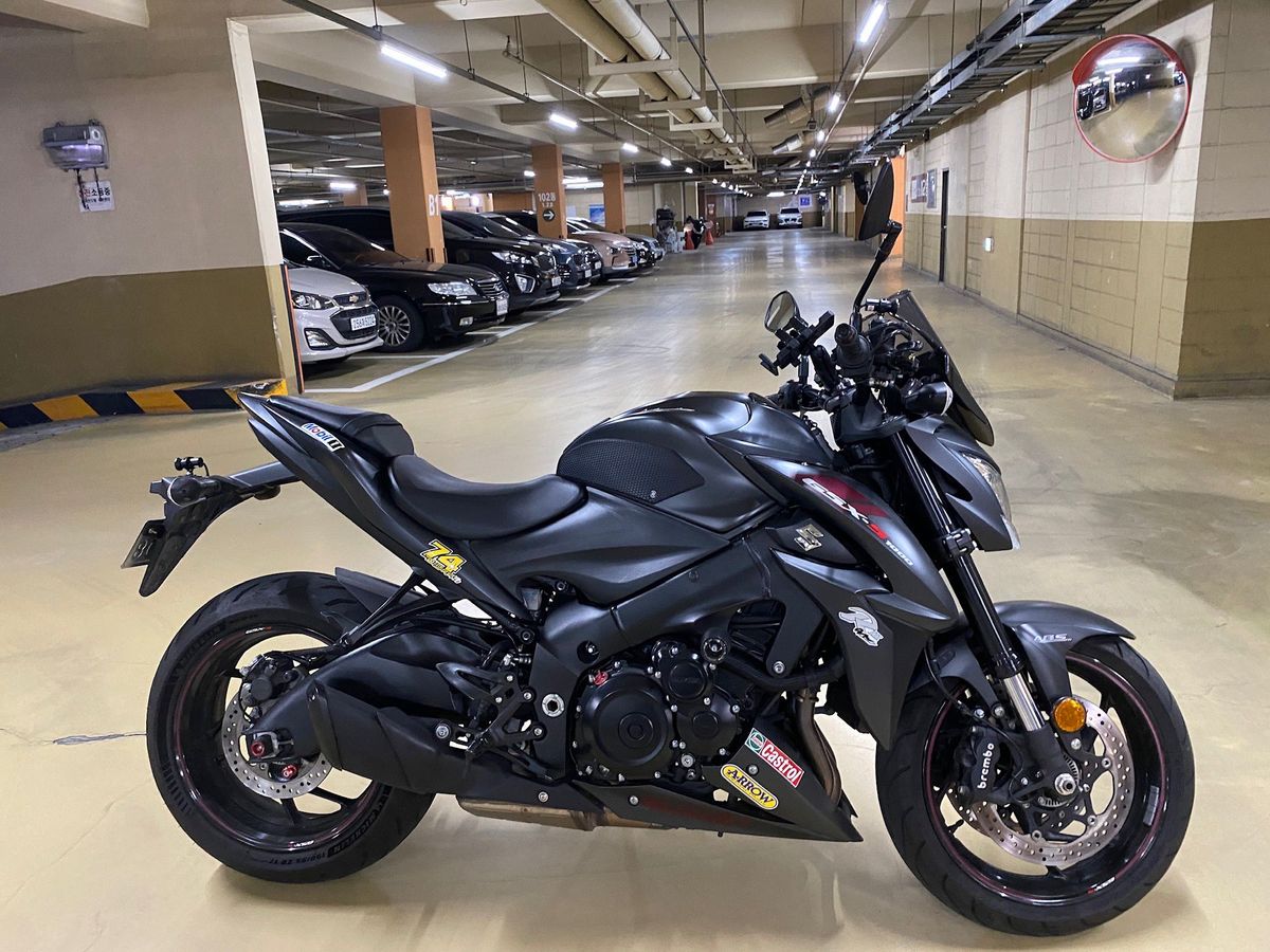 스즈키 GSX S 1000 main