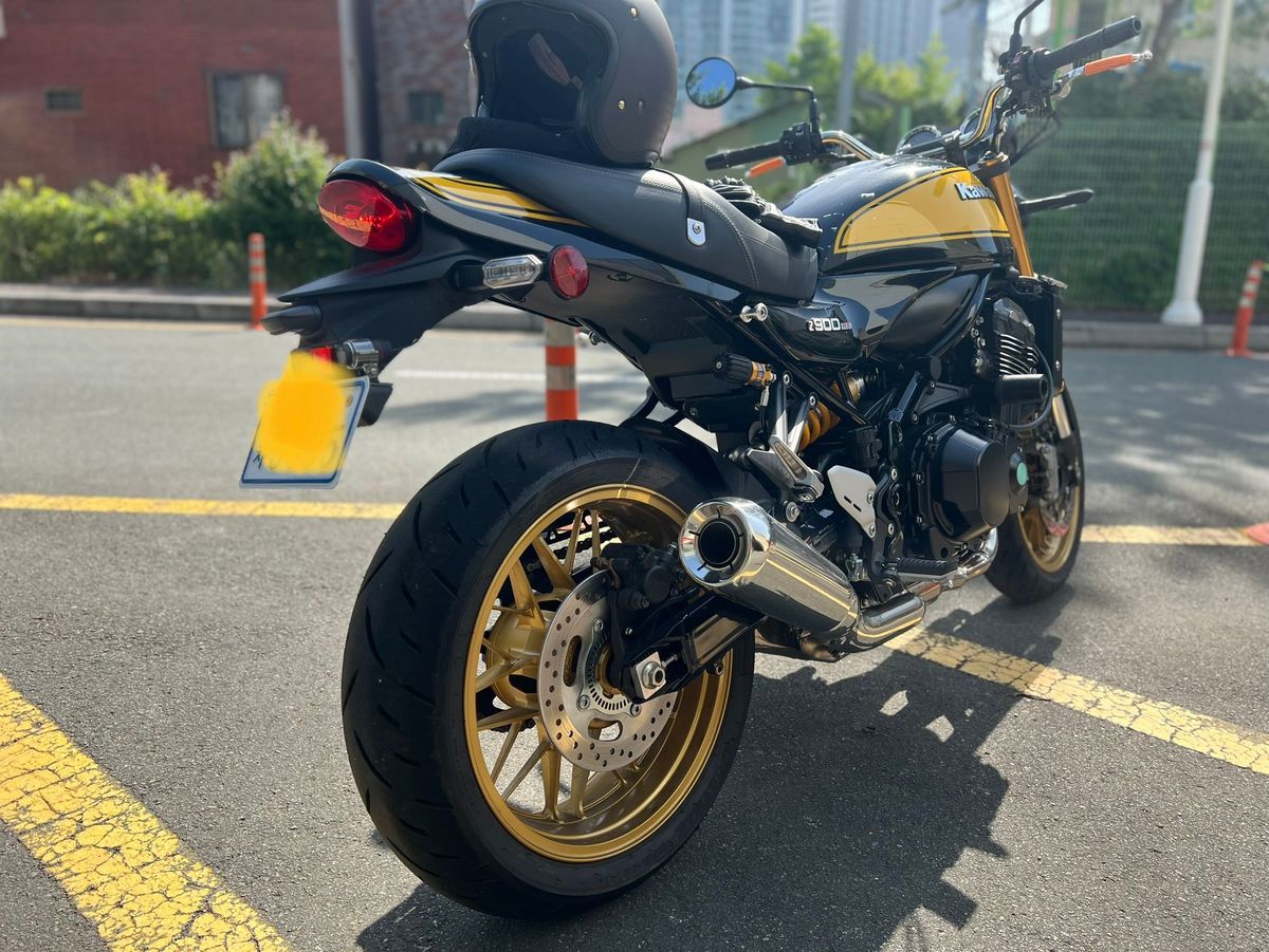 가와사키 Z 900 RS SE 4
