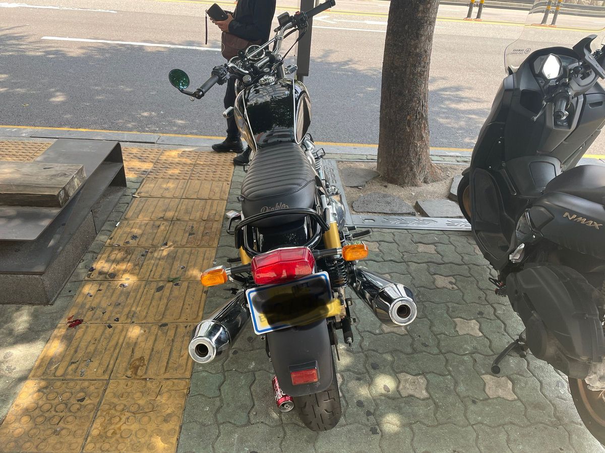 로얄엔필드 인터셉터 650 4