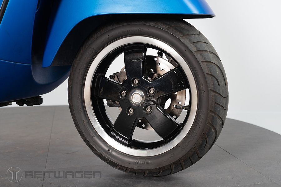 베스파 GTS 300 슈퍼 16