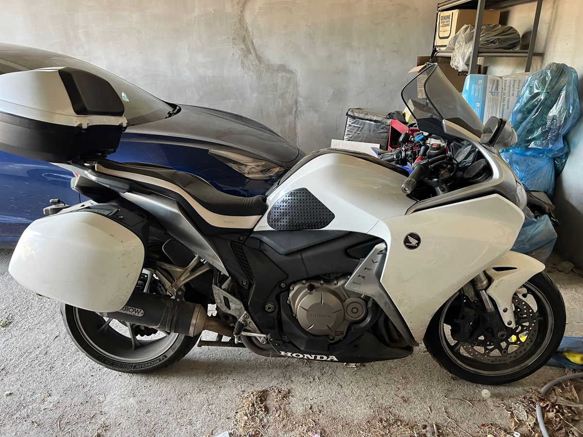 혼다 VFR 1200 F main