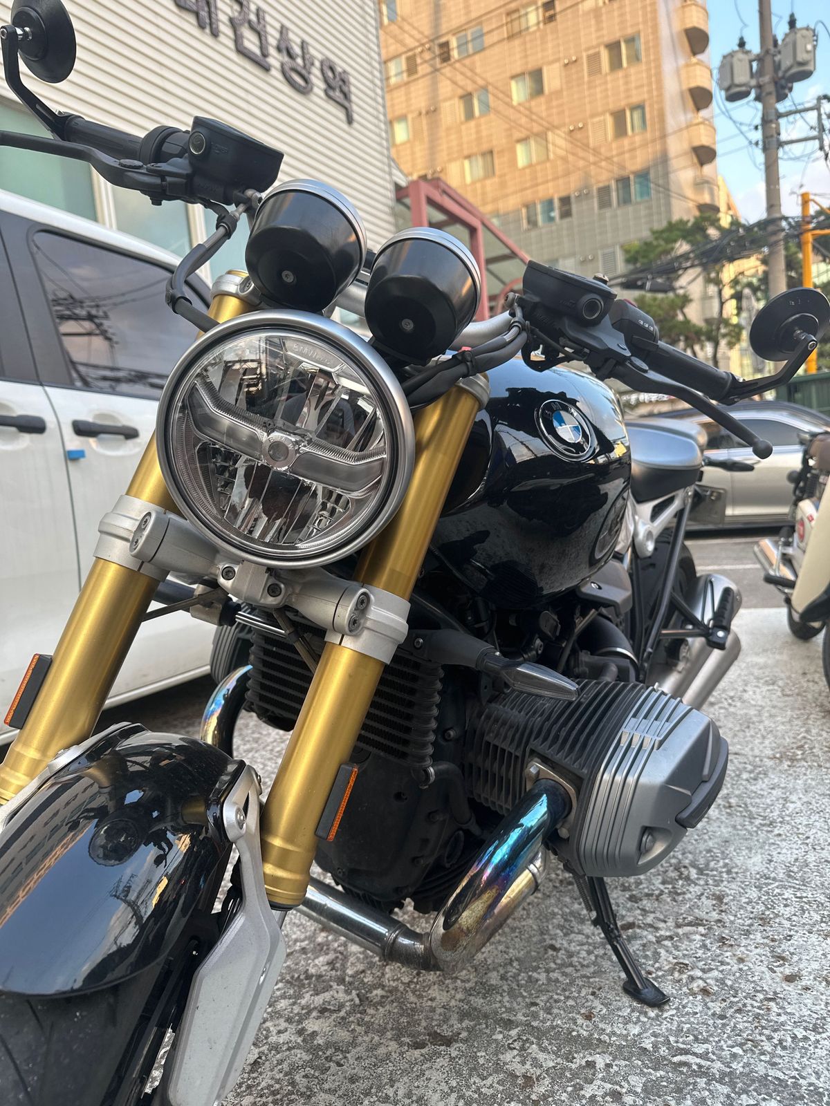 BMW R nine T  13