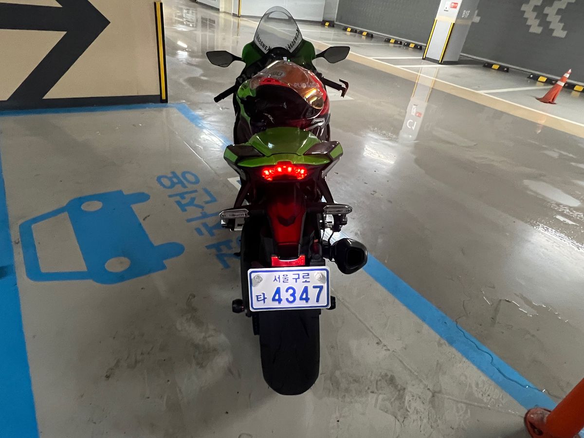 가와사키 닌자 ZX 10 R 4