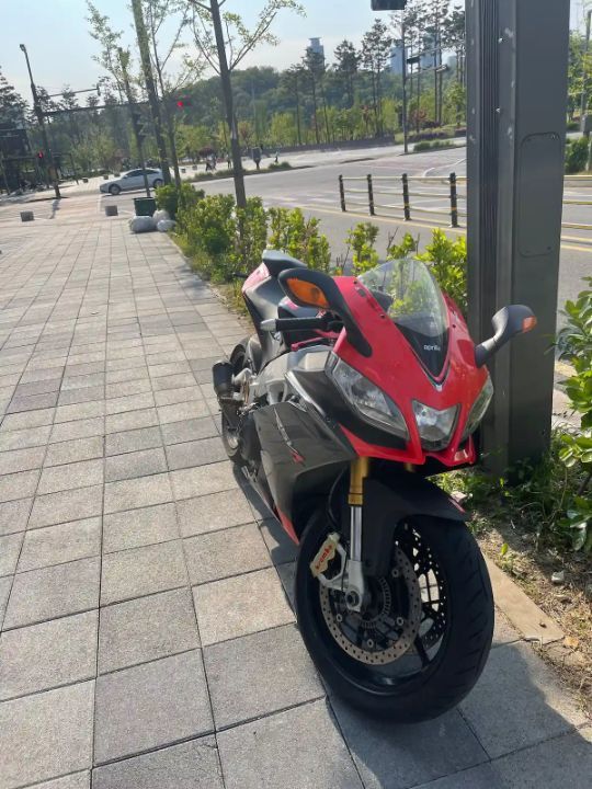 아프릴리아 RSV 4 R APRC ABS main